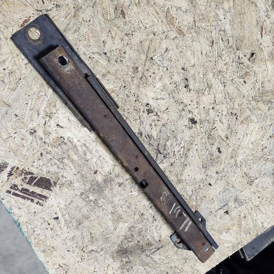 Регулятор трека сиденья для 69-71 C3 Corvette левый или правый водитель пассажиры ХОРОШЕЕ СОСТОЯНИЕ - Изображение 1 из 4