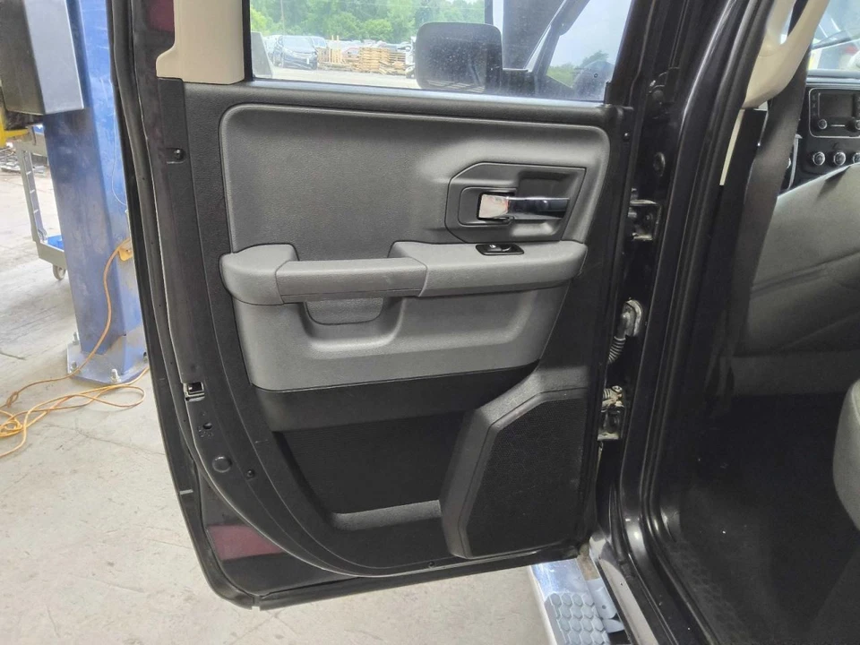 Dodge Ram 1500 2015 Door Trim Panel Rear 641363 - Imagem 1 de 1