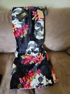 Halloween Skulls Plush Throw Blanket With Flowers 60"x70" NWT - Picture 1 of 5