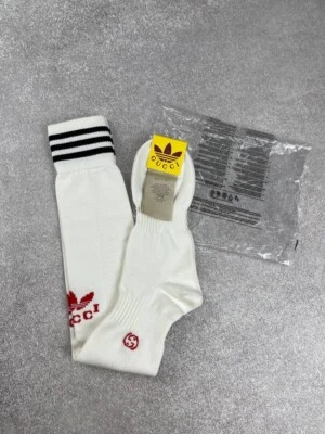 古驰阿迪达斯白色和红色标志袜子尺寸 L 26-28 厘米关税 美国付费 — 第 1/4 张图片