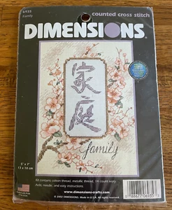 New Dimensions Counted Cross Stitch Family Spell Out Cherry Blossoms 5x7" - Bild 1 von 2