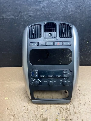2005-2007 Chrysler Town Country Climate Control Panel Center Dash Trim t8968 DG - Image 1 of 4