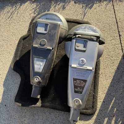 Lote de 2 parquímetros Duncan vintage gris claro y gris oscuro 10 horas parque sin llaves Foto 1 de 4