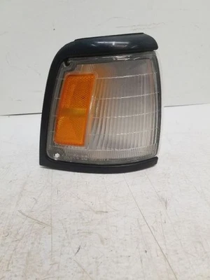 Base montada en guardabarros con luz de estacionamiento/esquina de pasajero para camioneta Toyota 92-95 200421 Foto 1 de 4