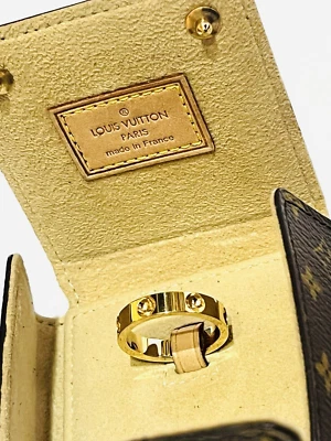 Louis Vuitton Oro Sólido 18K Empreinte Anillo Banda con Monograma LV...Talla 10 Foto 1 de 4