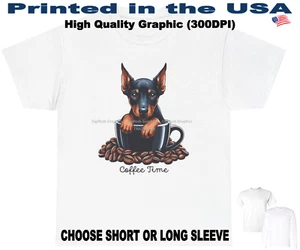 DigiPups Dobermann Pinscher Hund Kaffeezeit Becher Tasse Welpe Cartoon Grafik T-Shirt - Bild 1 von 6