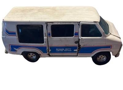 Furgoneta de colección Ertl Richard Petty NASCAR # 43 puerta lateral corredera Foto 1 de 4