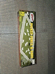 PICKET FENCE & GATE HO SCALE ATLAS LAYOUT DIORAMA 776 - Picture 1 of 4