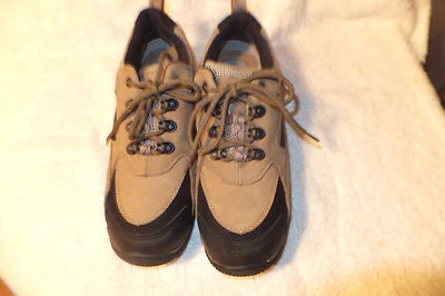 Bass  Active Tan  Suede Waterproof Hiking Running  Womens  Size: 9.5M Totally Ex - Image 1 of 4