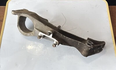 Soporte de montaje del brazo de control delantero 95-98 Porsche 911 99334111201 lado derecho OEM Foto 1 de 4