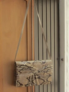 Schulter-/Unterarmtasche mit schmalem Tragegurt, Python natur - Bild 1 von 6