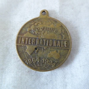 Alte Medaille Fahnenenthüllung Wien 60 Jahre Internationale 1924 (W172) - Imagen 1 de 6