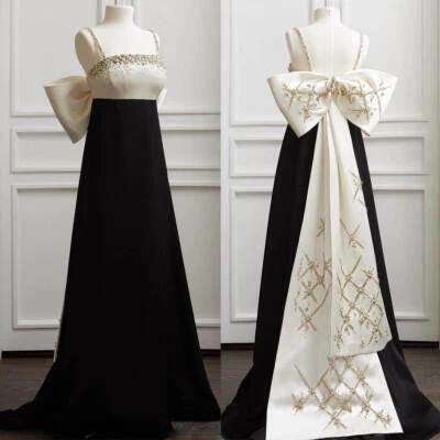 Elegante Vestido de Noche Correa de Espagueti Línea A Sin Tirantes Gran Moño Cuentas Tren Foto 1 de 4