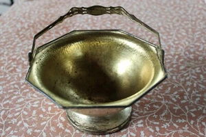 VINTAGE SILVER CRAFT SILVERPLATE HANDLED COMPOTE BASKET PEDESTAIL HAND HAMMERED - Picture 1 of 6