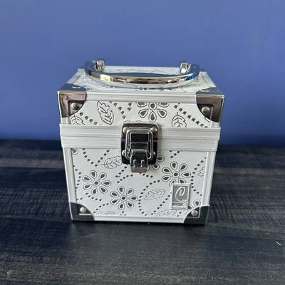 Cofre organizador cosmético Caboodles con cierre con espejo flores hojas plata blanco Foto 1 de 4