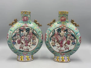 Pair of Antique 19th c Chinese Famille Rose Porcelain Moon-Shaped Flasks 9 1/2" - Picture 1 of 18