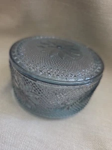 Vintage A Tiara Exclusive-Light Blue Sandwich Pattern Powder/Trinket box - Picture 1 of 10