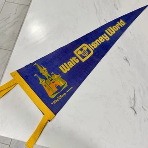 "Banderín de fieltro dorado azul Walt Disney World años 70 vintage Castillo de Cenicienta 24""" - Imagen 1 de 5