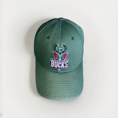 Gorra Milwaukee Bucks Adidas Gorra con tirantes Verde De Colección NBA OSFM DE COLECCIÓN Foto 1 de 4