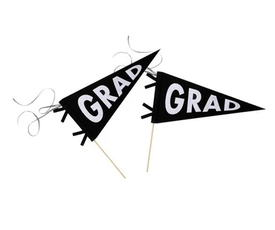 2-pk Bonjour Fête Blanco y Negro Grad Banderín Fieltro Bandera Serpentinas y Varilla 15" x 7" Foto 1 de 4