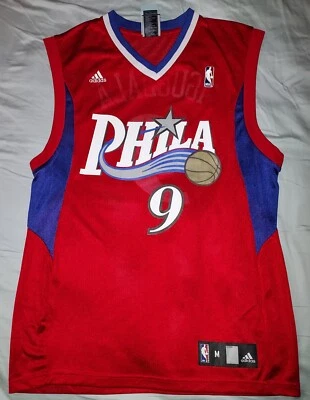 CAMISETA DE BALONCESTO DE LA NBA ROJA MEDIANA ANDRE IGUODALA #9 ADIDAS PHILADELPHIA 76ERS DE COLECCIÓN Foto 1 de 4