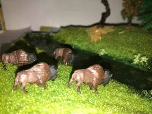 Ho Maßstab 1/87 Bison (Büffel) Tier Set bemalt  - Bild 1 von 9