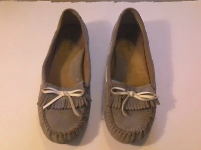 Zapatos planos mocasines con borlas Kiltie de gamuza gris Array para mujer talla 8M Foto 1 de 4