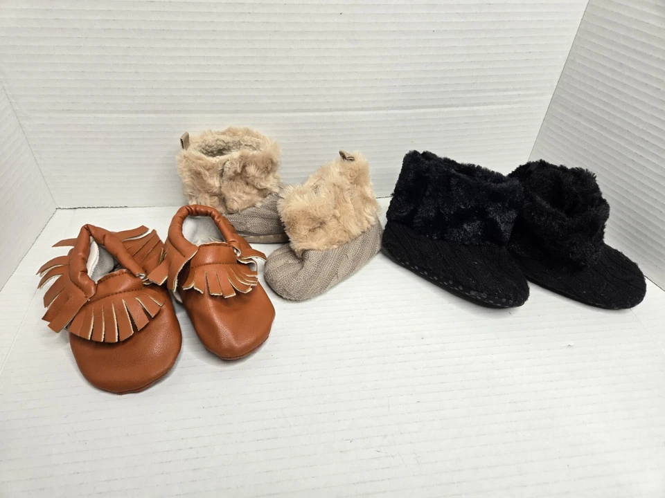 Lote de Botas de Bebê Macias Botas de Couro de Pele Sintética Bege Traseiro Marrom Mocassins  - Imagem 1 de 4