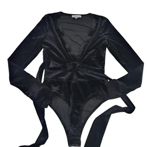 Lioness Size XS Black Stretch Velvet Long Sleeve Plunge Neck Tie Waist Bodysuit - Picture 1 of 8