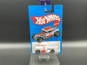 Hot Wheels Target Exclusive Retro Bone Shaker White SR 2016 - Imagen 1 de 4