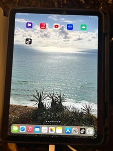 Apple iPad Air (5th Generation) with A2588 256 GB, Wi-Fi, 10.9 in - Space Gray - Picture 1 of 2