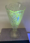 Vase à six points EAPG festonné transparent George Duncan and Sons #30 lumière UV réactive