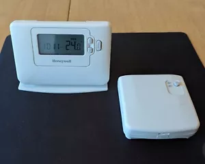 Honeywell CM721 Wireless Programmable Room Thermostat with Receiver - Picture 1 of 4