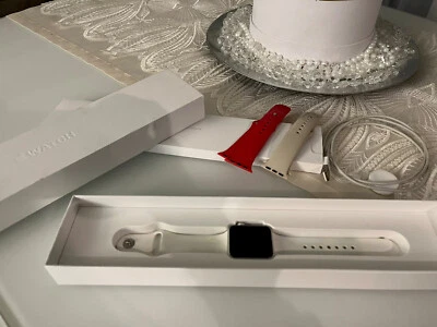 Apple Watch Series 1 38mm Aluminiumgehäuse in Silber mit Sportarmband Original - Bild 1 von 4