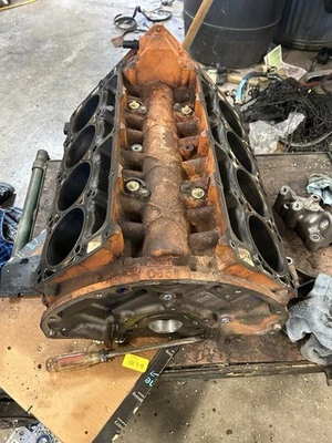 2006 Dodge Charger SRT8 6.1l Hemi Genuine OEM Bare Engine Block -U ARRANGE TRANS - Image 1 of 4