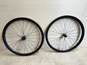 USED BONTRAGER AEOLUS PRO 3V CARBON WHEEL SET 700 ROAD GRAVEL TUBELESS TLR BLACK - Picture 1 of 19
