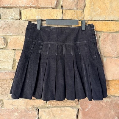 Mini-saia plissada de veludo vintage Y2K Newport News 8 preta fivela lateral moderna - Imagem 1 de 4