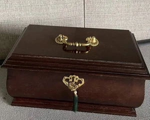 Vintage georgianischer Stil Mahagoni Bombenform Schmuckkästchen Andenken Kolonial mit Schlüssel - Bild 1 von 8