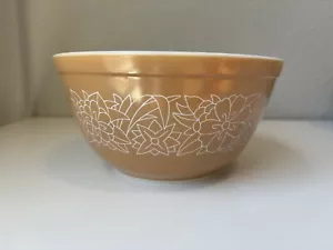 Vintage Pyrex Woodland 402 Mixing Nesting Bowl 1.5 L - Picture 1 of 4