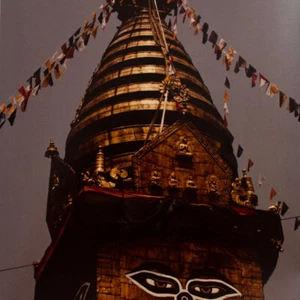 Swayambhunath Stupa Santuario Sagrado Katmandú Nepal sin firmar fotografía en color 1989 - Imagen 1 de 3