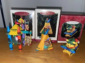 3 Stück Hallmark Crayola Buntstift Andenken Ornamente 1994 1995 1998 Bär - Bild 1 von 4