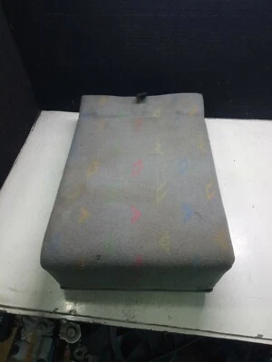 VW CRAFTER Rücksitzarmlehne mit Getränkehalter - Bild 1 von 4