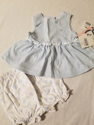 Nuevo con etiquetas Conjunto de Juego Bebé Q 2 Piezas Niñas Talla 6-9 Meses Azul Top Blanco Pantalones Cortos Niños Flor Foto 1 de 4
