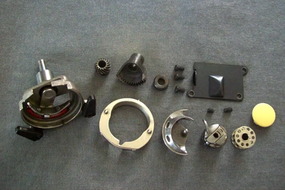 Белая 3900N швейная машина гонки, крюк, бобина чехол, шестерни и многое другое. Запчасти - Изображение 1 из 4