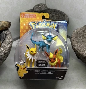 POKEMON posado para figuras de batalla Jolteon, Vaporeon y Flareon nuevo - Imagen 1 de 7