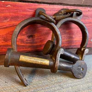 Property Of Alcatraz Prison Adjustable Handcuffs Iron Cuffs & Key - Picture 1 of 6