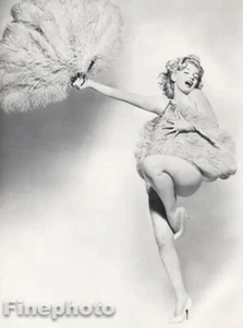 1958 Vintage RICHARD AVEDON Actress MARILYN MONROE Nude w Feather Fans Photo Art - Picture 1 of 1
