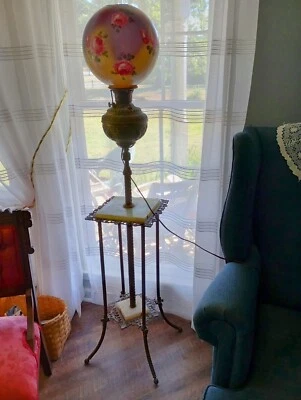 Lámpara de pie victoriana antigua al óleo ornamentada, piano electrificada Foto 1 de 4