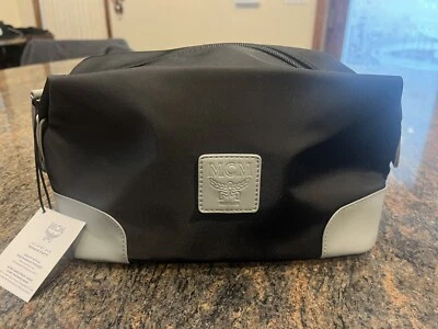 MCM Hombres Bolso de Aseo Poliéster Repujado Bolso sin asas Negro y Gris 10” x 5” ¡NUEVO CON ETIQUETAS! Foto 1 de 4