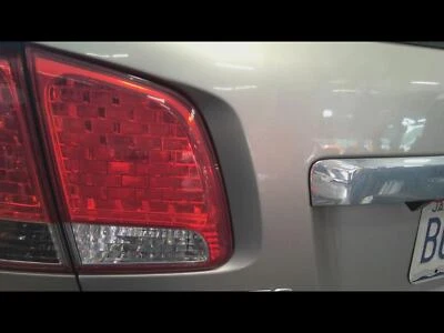 Conjunto de luz trasera izquierda usado se adapta a: Kia Sorento L. 2013 tapa montada incandescente Foto 1 de 4